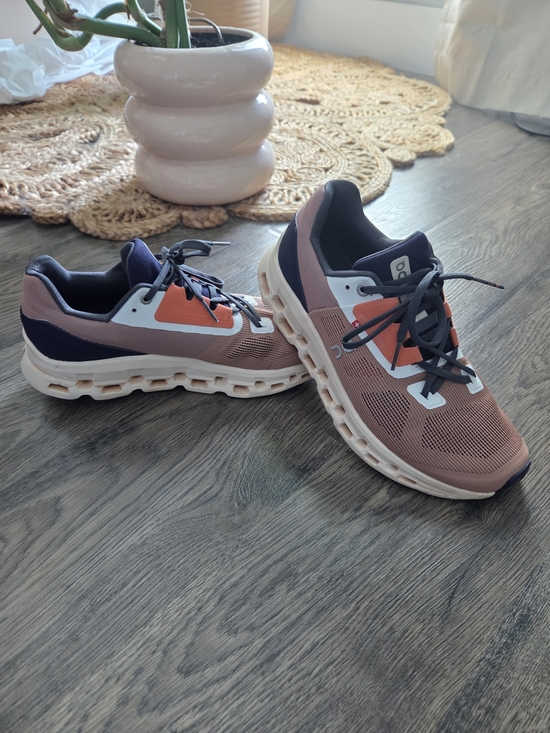 On Running Shoes - On Cloud Running- Cloudstratus